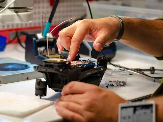 FasoFix repair technician